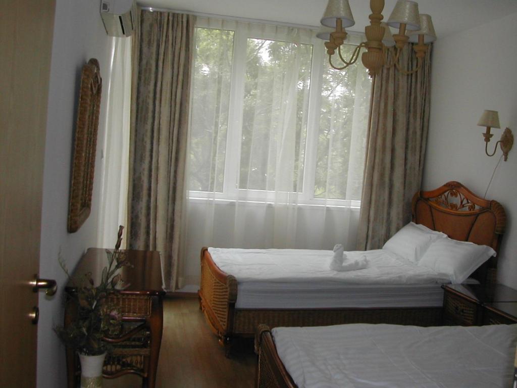 Oasis Suites Apartments And Studios Ravda Room photo