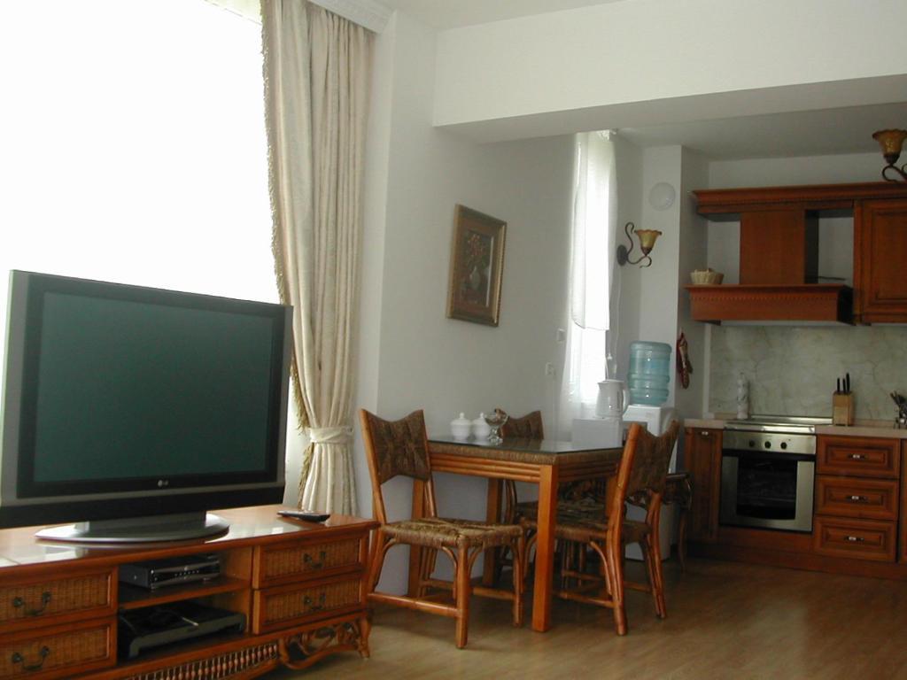 Oasis Suites Apartments And Studios Ravda Room photo